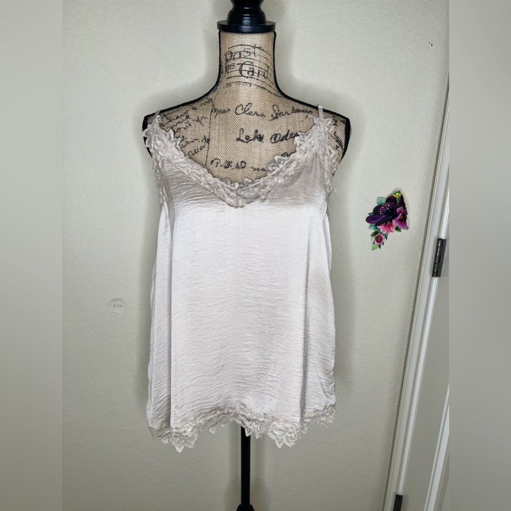 NTM: Entro Adjustable Spaghetti Straps Cream Lace Trim Camisole Size Medium - Picture 1 of 11